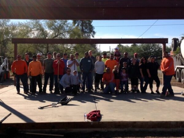 Group photo of volunteers during the 2016 Arizona Builders Alliance Volunteer Day.